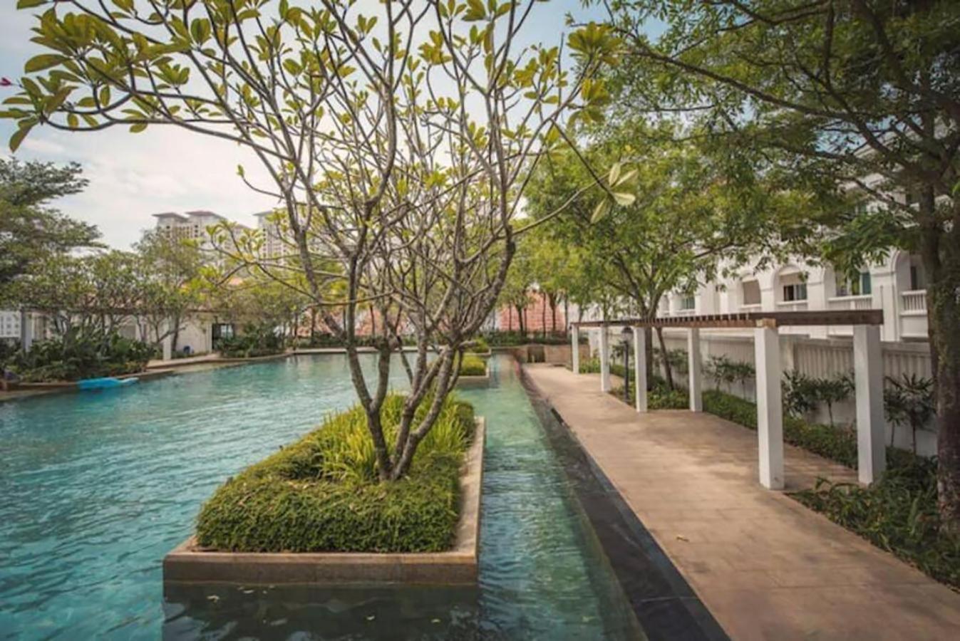 Tree Premier Suite Strait Quay Luxury Marina Suite Tanjung Tokong Екстериор снимка
